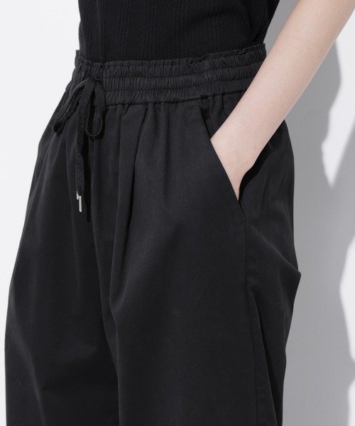 Apo(s)ture(アポスチャー)の「ARIA-004/サテンストレッチドロストワイドパンツ(その他パンツ・レディース・ベージュ/モカ/ネイビー/ブラック・XS/S/M/L/XL)」の12枚目の写真