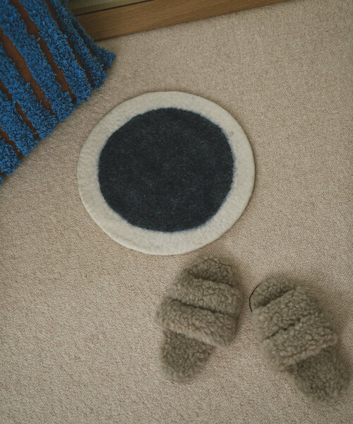 BIRTHDAY BAR(バースデイバー)の「【SAHIR サヒール】Wool Chair Mat チェアマット(ラグ/マット・レディース・ネイビー/グレー・0)」の1枚目の写真