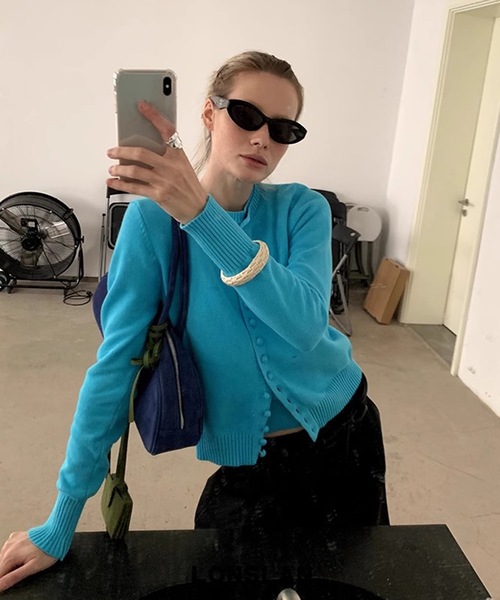 SANSeLF（サンセルフ）の「【LONSLAN】メニーボタンコンパクトカーディガン sanwl24a022（カーディガン/ボレロ・レディース・ピンク/ブラック/ブルー・FREE）」の2枚目の写真