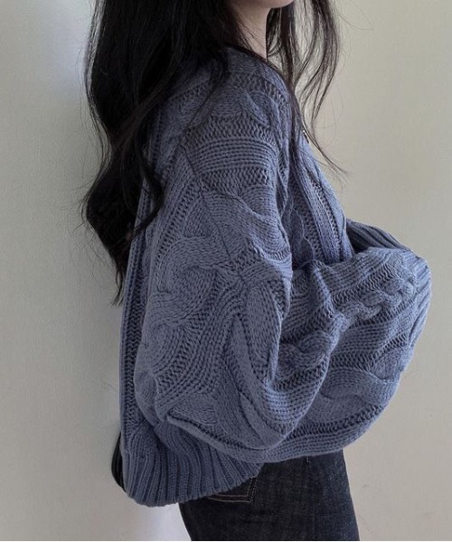 gossip！ロサンゼルス（ゴシップロサンゼルス）の「ほっこり&暖か。クロップド丈ケーブル編み ニット プルオーバー/セーター（ニット/セーター・レディース・ブラック/オフホワイト/ブルーグレー・FREE）」の11枚目の写真