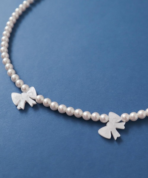 I am I in fact...（アイアムアイインファクト）の「RIBBON DINO パールネックレス（ネックレス・レディース・ホワイト・FREE）」の3枚目の写真