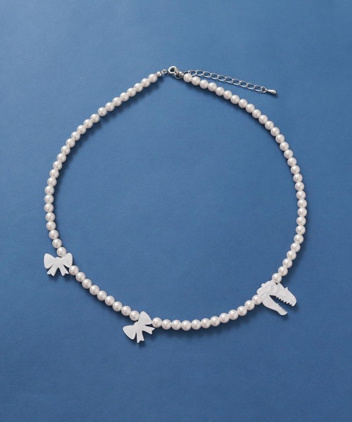 I am I in fact...（アイアムアイインファクト）の「RIBBON DINO パールネックレス（ネックレス・レディース・ホワイト・FREE）」の4枚目の写真