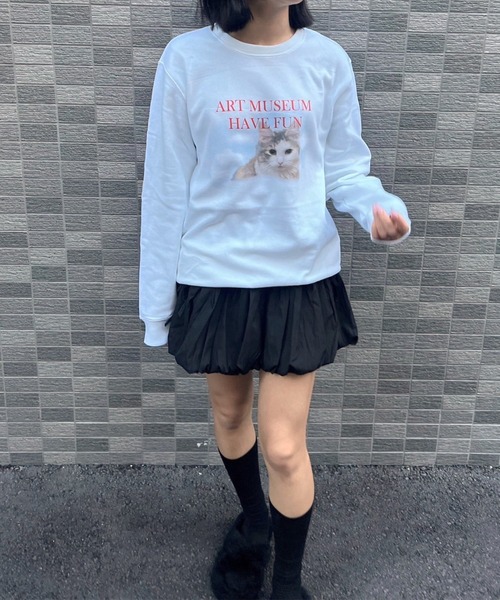 merrylatte(メリーラテ)の「【軽量】キャットプリントトレーナー スウェット(スウェット・レディース・ホワイト・LARGE)」の1枚目の写真