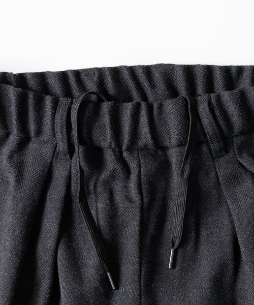 NYLAUS(ナイラス)の「ヘリンボン ポリツイード タック バギーイージーパンツ(スラックス・メンズ・チャコール/ネイビー/ブラウン/ブラック・M/L/XL/S)」の5枚目の写真