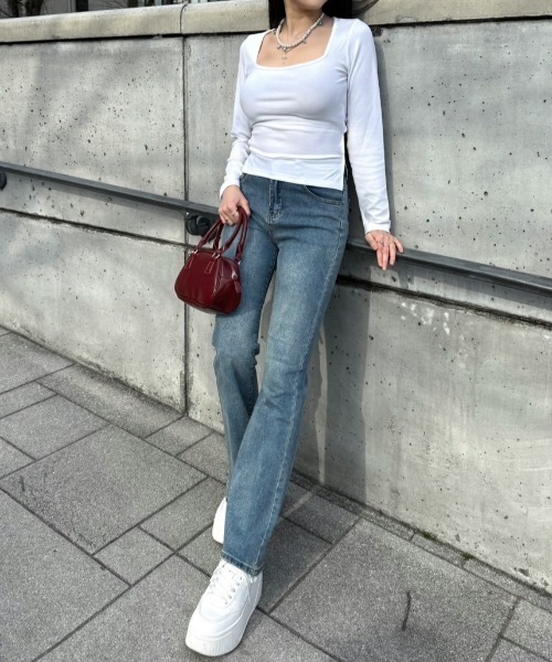 MYMOOD.(マイムード)の「華奢見えフレアデニムパンツ(デニムパンツ・レディース・ブルー/ライトブルー・M/L)」の10枚目の写真