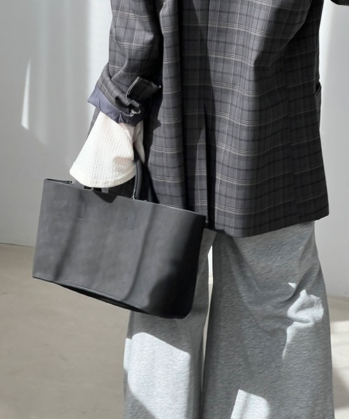 chuclla(チュクラ)の「スエードライク スクエアトート cha25s003(ハンドバッグ・レディース・ブラック/ブラウン/キャメル・FREE)」の16枚目の写真