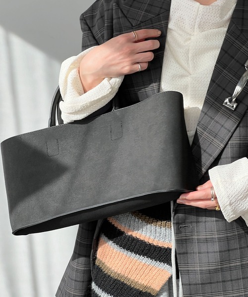 chuclla(チュクラ)の「スエードライク スクエアトート cha25s003(ハンドバッグ・レディース・ブラック/ブラウン/キャメル・FREE)」の17枚目の写真