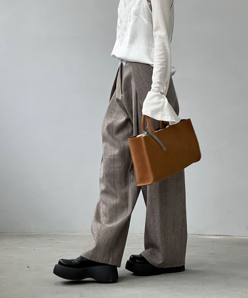 chuclla(チュクラ)の「スエードライク スクエアトート cha25s003(ハンドバッグ・レディース・ブラック/ブラウン/キャメル・FREE)」の4枚目の写真