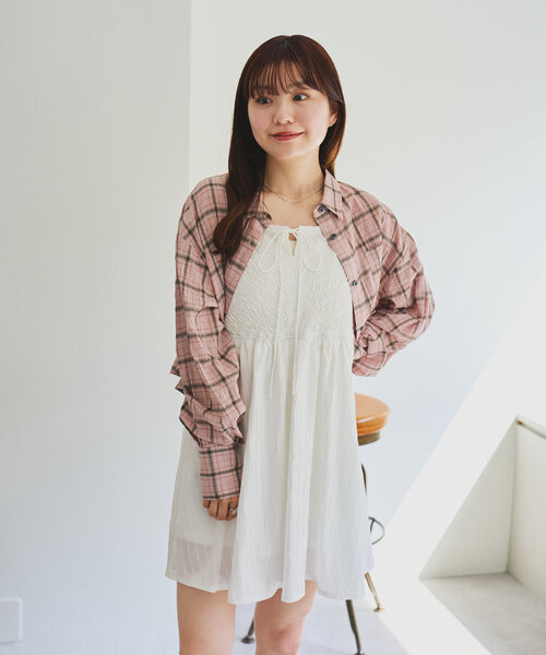 Kastane（カスタネ）の「カットアウトチェッククロップドシャツ（シャツ/ブラウス・レディース・ピンク/ブルー・FREE）」の6枚目の写真