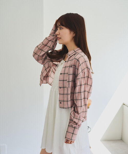 Kastane（カスタネ）の「カットアウトチェッククロップドシャツ（シャツ/ブラウス・レディース・ピンク/ブルー・FREE）」の7枚目の写真