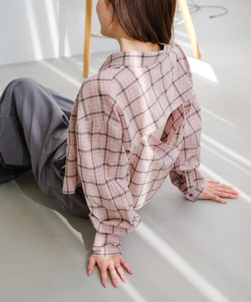 Kastane（カスタネ）の「カットアウトチェッククロップドシャツ（シャツ/ブラウス・レディース・ピンク/ブルー・FREE）」の12枚目の写真