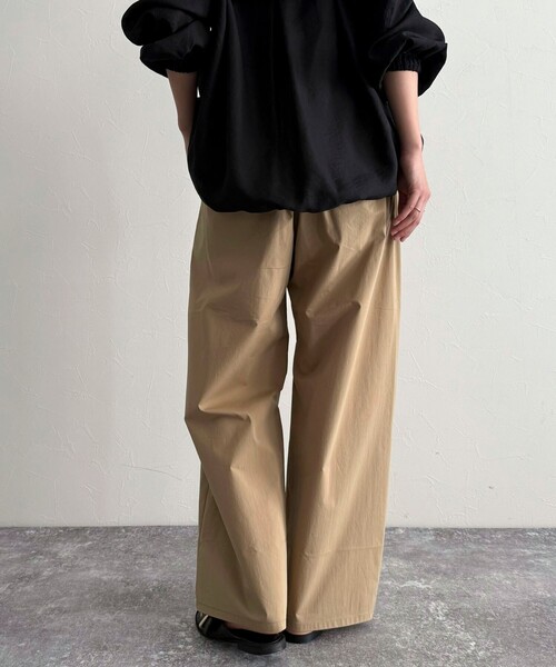fredy emue（フレディエミュ）の「コットンナイロンストレッチセミワイドパンツ（その他パンツ・レディース・ブラック/カーキ/ベージュ/ピンク・36/38）」の13枚目の写真