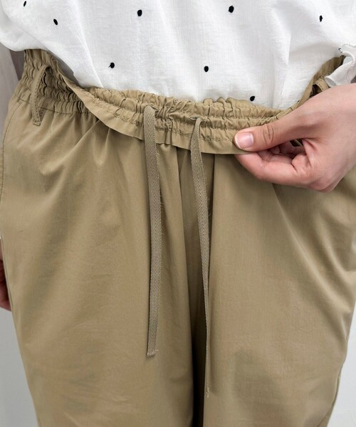 fredy emue（フレディエミュ）の「コットンナイロンストレッチセミワイドパンツ（その他パンツ・レディース・ブラック/カーキ/ベージュ/ピンク・36/38）」の7枚目の写真