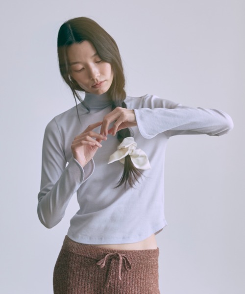 EN NEUME(エンノイム)の「Back Open Ribbon Tops(Tシャツ/カットソー・レディース・ブルー/アイボリー/ブラック・FREE)」の5枚目の写真