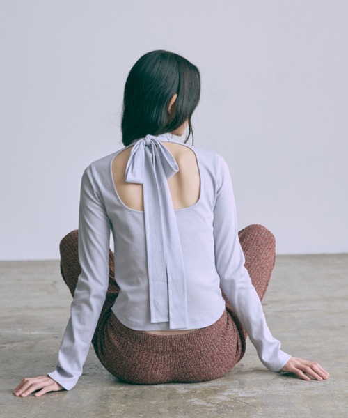 EN NEUME(エンノイム)の「Back Open Ribbon Tops(Tシャツ/カットソー・レディース・ブルー/アイボリー/ブラック・FREE)」の7枚目の写真