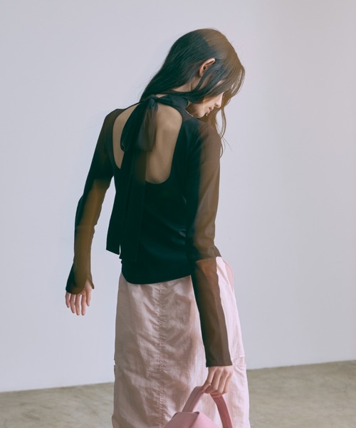 EN NEUME(エンノイム)の「Back Open Ribbon Tops(Tシャツ/カットソー・レディース・ブルー/アイボリー/ブラック・FREE)」の15枚目の写真