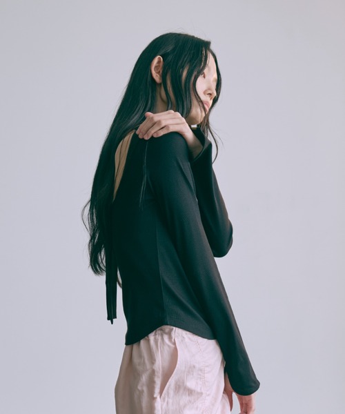 EN NEUME(エンノイム)の「Back Open Ribbon Tops(Tシャツ/カットソー・レディース・ブルー/アイボリー/ブラック・FREE)」の14枚目の写真