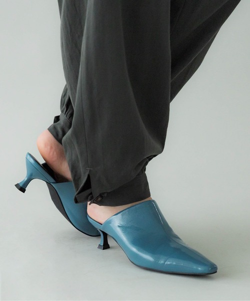 LE VERNIS(ル・ベルニ)の「LE VERNIS(ル・ベルニ)Cover mule(パンプス・レディース・ブルー/ベージュ・24/23.5/24.5)」の6枚目の写真