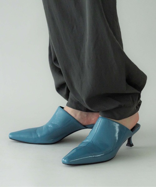LE VERNIS(ル・ベルニ)の「LE VERNIS(ル・ベルニ)Cover mule(パンプス・レディース・ブルー/ベージュ・24/23.5/24.5)」の3枚目の写真