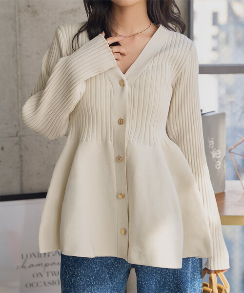 KOBE LETTUCE（コウベレタス）の「Vネックペプラムリブカーディガン（カーディガン/ボレロ・レディース・ネイビー/ホワイト/ピンク/ブラック/ブルー/ネイビー系/アイボリー/カーキ/ボルドー/ピンク系/ミント/グレー系・M）」の3枚目の写真