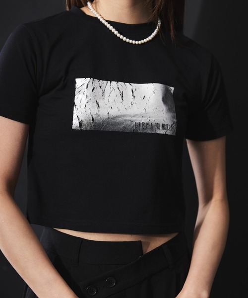 DIP IN CHOCOLATE(ディップインチョコレート)の「箔プリントクロップドTシャツ【DIP IN CHOCOLATE】(Tシャツ/カットソー・レディース・ブラック/ピンク/ゴールド/シルバーグレー・F)」の8枚目の写真