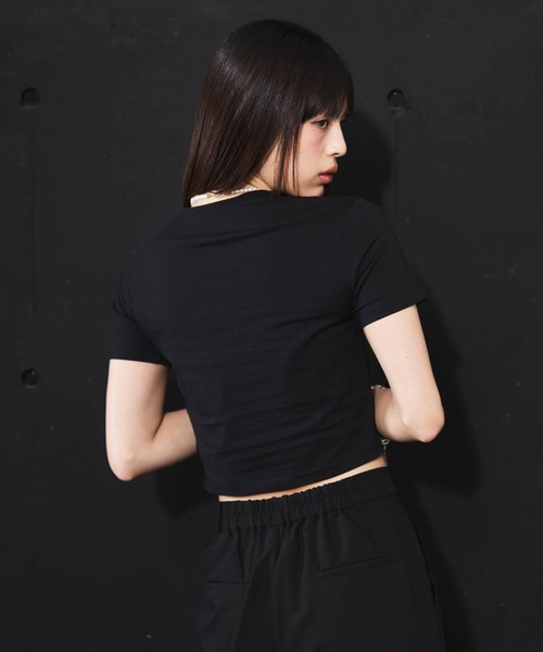 DIP IN CHOCOLATE(ディップインチョコレート)の「箔プリントクロップドTシャツ【DIP IN CHOCOLATE】(Tシャツ/カットソー・レディース・ブラック/ピンク/ゴールド/シルバーグレー・F)」の9枚目の写真