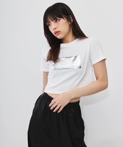 DIP IN CHOCOLATE(ディップインチョコレート)の「箔プリントクロップドTシャツ【DIP IN CHOCOLATE】(Tシャツ/カットソー・レディース・ブラック/ピンク/ゴールド/シルバーグレー・F)」の11枚目の写真