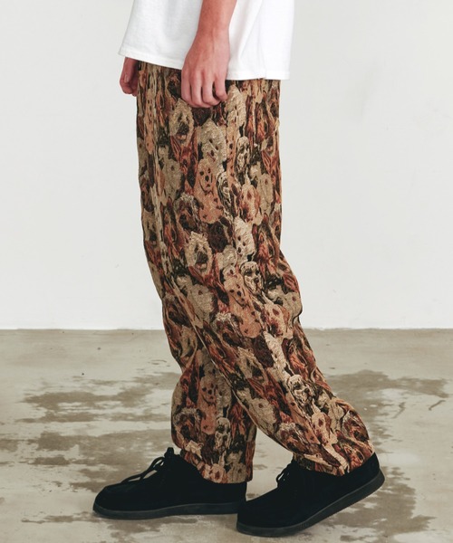 Revo.(レボ)の「Revo. ヴィンテージライク ゴブラン ジャガード 総柄 ワイド イージーパンツ(その他パンツ・メンズ・その他1/その他2/その他3/その他4・1/2)」の2枚目の写真