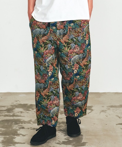 Revo.(レボ)の「Revo. ヴィンテージライク ゴブラン ジャガード 総柄 ワイド イージーパンツ(その他パンツ・メンズ・その他1/その他2/その他3/その他4・1/2)」の1枚目の写真