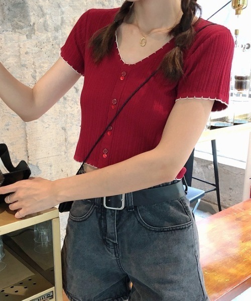 SHEPP(シープ)の「配色 ボタン リブ メロウデザイン ニットソー(Tシャツ/カットソー・レディース・ブラック/ホワイト/レッド・F)」の3枚目の写真