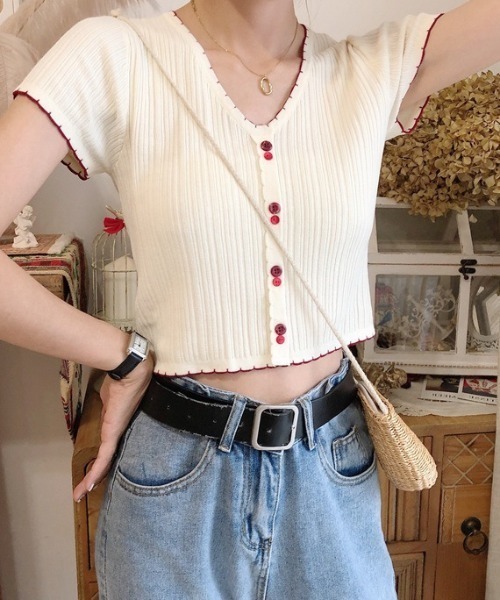 SHEPP(シープ)の「配色 ボタン リブ メロウデザイン ニットソー(Tシャツ/カットソー・レディース・ブラック/ホワイト/レッド・F)」の1枚目の写真