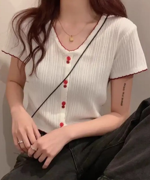 SHEPP(シープ)の「配色 ボタン リブ メロウデザイン ニットソー(Tシャツ/カットソー・レディース・ブラック/ホワイト/レッド・F)」の5枚目の写真