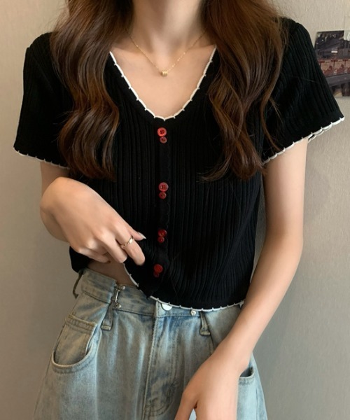 SHEPP(シープ)の「配色 ボタン リブ メロウデザイン ニットソー(Tシャツ/カットソー・レディース・ブラック/ホワイト/レッド・F)」の9枚目の写真