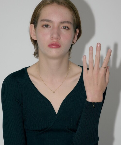 and cloud(アンドクラウド)の「Minimum Circle Black-Gray Diamond Ring(リング・レディース・イエローゴールド/シルバー/ブラック・9号/15号/13号/11号)」の6枚目の写真