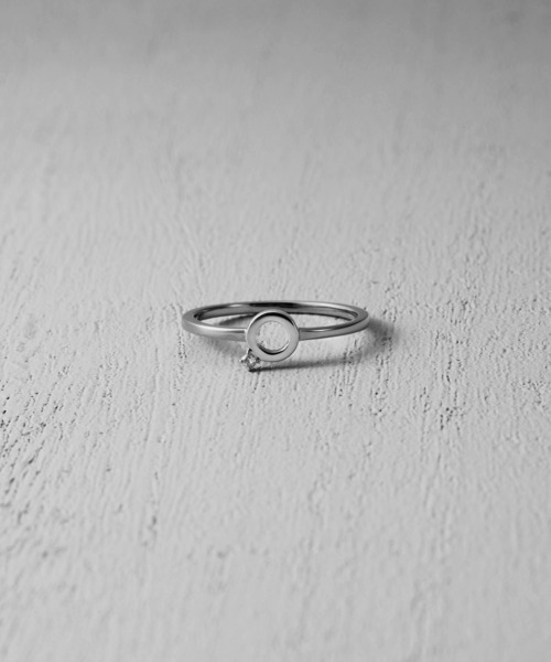 and cloud(アンドクラウド)の「Minimum Circle Black-Gray Diamond Ring(リング・レディース・イエローゴールド/シルバー/ブラック・9号/15号/13号/11号)」の3枚目の写真