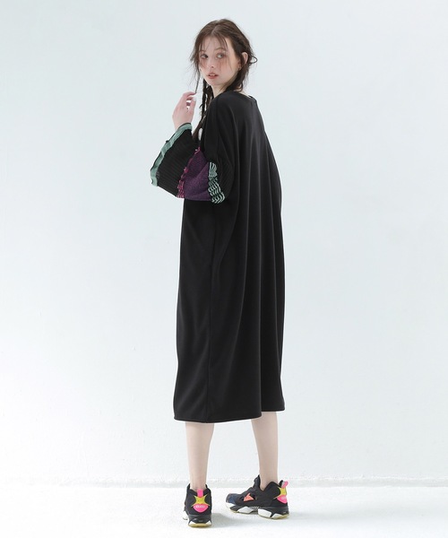 bedsidedrama（ベットサイドドラマ）の「Drift Sleeve Dress（ワンピース・レディース・ブラック/ネイビー・1）」の7枚目の写真