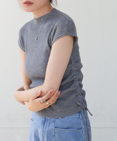 Bab(バブ)の「プチハイネックサイドシャーリングトップス(Tシャツ/カットソー・レディース・グレー/ブラック/アイボリー/ブラウン・M)」の1枚目の写真