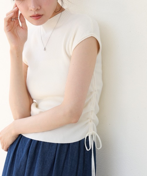 Bab(バブ)の「プチハイネックサイドシャーリングトップス(Tシャツ/カットソー・レディース・グレー/ブラック/アイボリー/ブラウン・M)」の5枚目の写真