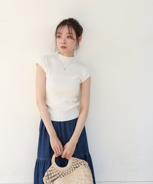 Bab(バブ)の「プチハイネックサイドシャーリングトップス(Tシャツ/カットソー・レディース・グレー/ブラック/アイボリー/ブラウン・M)」の13枚目の写真