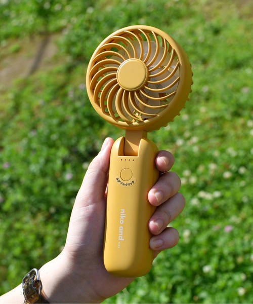 niko and...（ニコアンド）の「オリジナル ニコロゴ ダブルファン（アウトドアグッズ・レディース・イエロー/ブルー・0）」の2枚目の写真