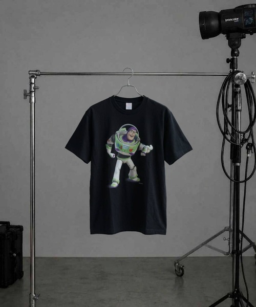 Disney(ディズニー)の「Toy Story / Tee / Buzz Lightyear(Tシャツ/カットソー・メンズ・ホワイト/ブラック・LARGE/MEDIUM/SHORT/X-LARGE)」の2枚目の写真