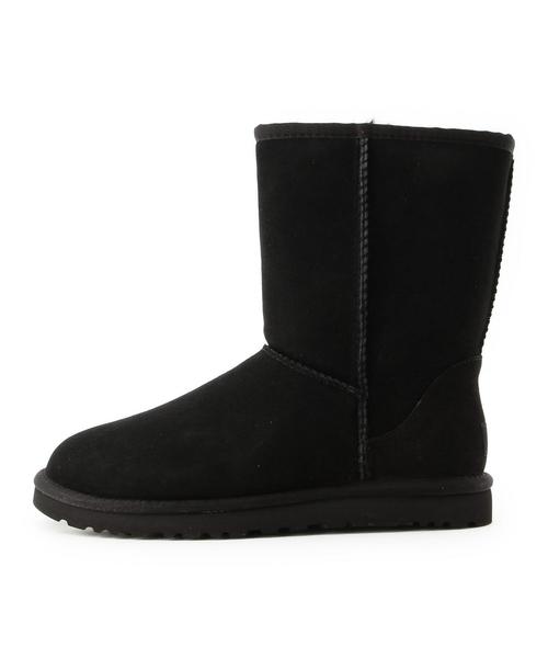 UGG Australia(アグオーストラリア)の「アグ/UGG ClassicShort(ブーツ・レディース・ブラック・7/6/8)」の2枚目の写真