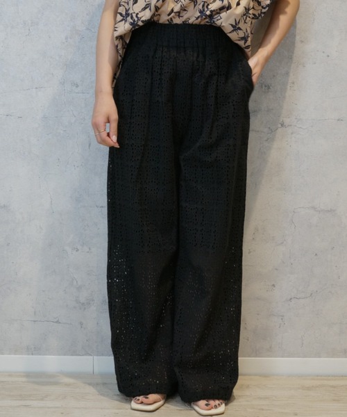JETSET SOLO PLUS (ジェットセットソロプラス)の「【INDUS luxury for JETSET SOLO PLUS】カットワークレースドロストヘムパンツ(その他パンツ・レディース・オフホワイト/ブラック・FREE)」の2枚目の写真