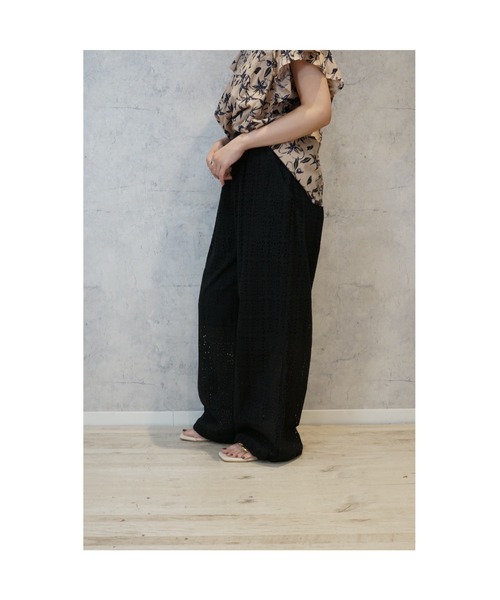 JETSET SOLO PLUS (ジェットセットソロプラス)の「【INDUS luxury for JETSET SOLO PLUS】カットワークレースドロストヘムパンツ(その他パンツ・レディース・オフホワイト/ブラック・FREE)」の3枚目の写真