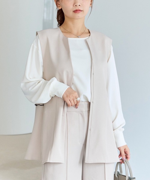 LAVEANGE（ラビアンジェ）の「【好機能シリーズ】抗菌/防臭/防シワ/メロウフリルベスト（ベスト・レディース・ブラック/ベージュ・M/LL/3L/4L/5L）」の12枚目の写真