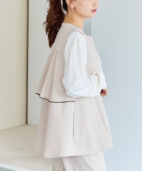 LAVEANGE（ラビアンジェ）の「【好機能シリーズ】抗菌/防臭/防シワ/メロウフリルベスト（ベスト・レディース・ブラック/ベージュ・M/LL/3L/4L/5L）」の15枚目の写真