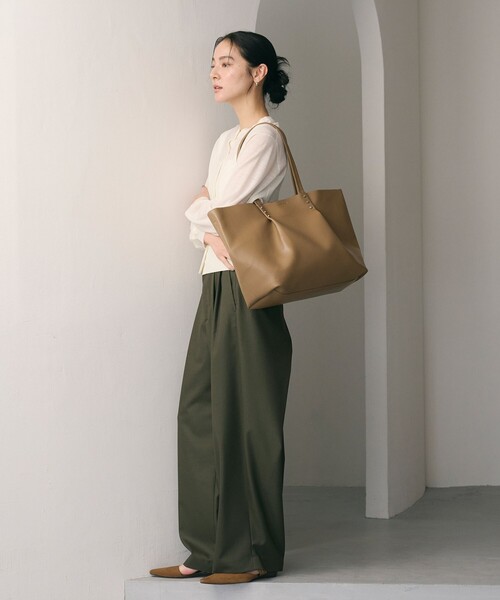 BEAUTY&YOUTH UNITED ARROWS（ビューティーアンドユースユナイテッドアローズ）の「タック トートバッグ -2WAY-（トートバッグ・レディース・ブラック/モカ・FREE）」の3枚目の写真