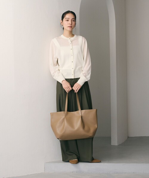 BEAUTY&YOUTH UNITED ARROWS（ビューティーアンドユースユナイテッドアローズ）の「タック トートバッグ -2WAY-（トートバッグ・レディース・ブラック/モカ・FREE）」の4枚目の写真