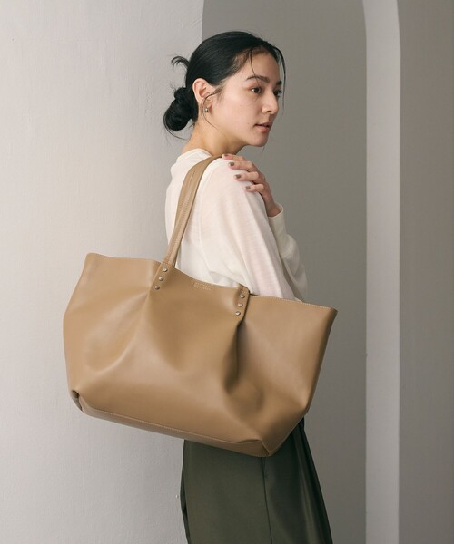 BEAUTY&YOUTH UNITED ARROWS（ビューティーアンドユースユナイテッドアローズ）の「タック トートバッグ -2WAY-（トートバッグ・レディース・ブラック/モカ・FREE）」の5枚目の写真