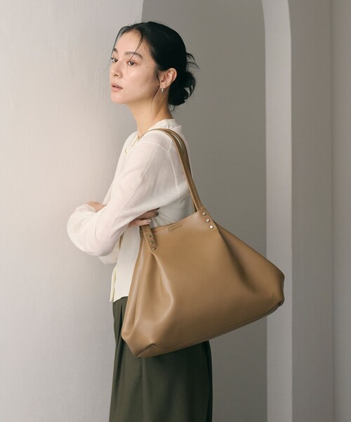 BEAUTY&YOUTH UNITED ARROWS（ビューティーアンドユースユナイテッドアローズ）の「タック トートバッグ -2WAY-（トートバッグ・レディース・ブラック/モカ・FREE）」の6枚目の写真